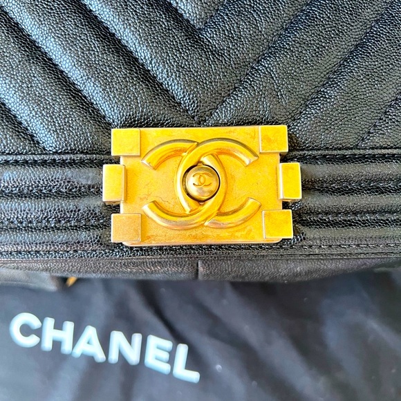 A Classic Caviar Chanel Boy Bag - Picture 5 of 12